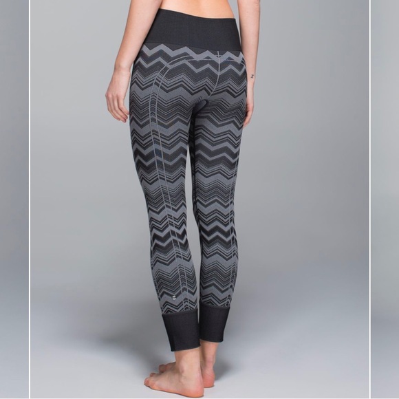 Ebb to Street Heathered Slate  black gray chevron leggings Lululemon 4 6 - Picture 8 of 8